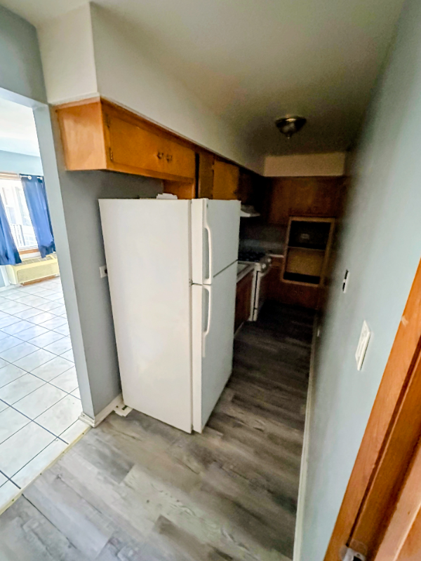 3110 W 59th St #2F - Photo 3 of 9