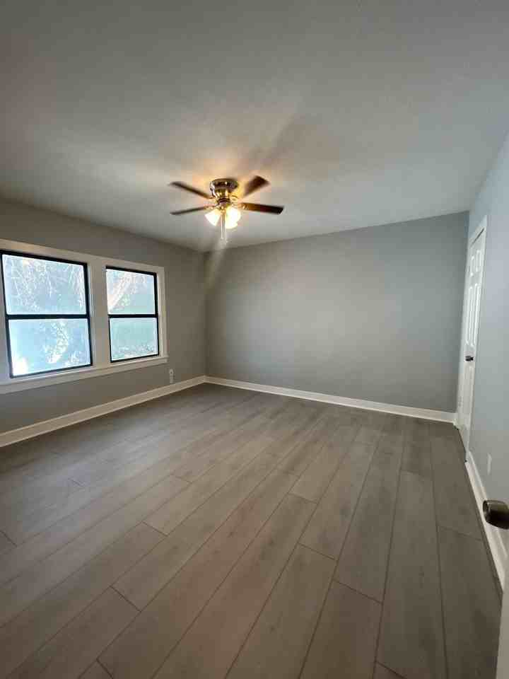 314 W Clarendon Dr - Photo 4 of 10
