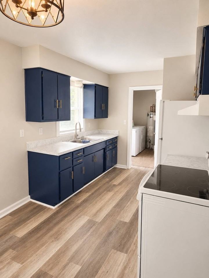 817 W 53rd St #817 - Photo 4 of 20