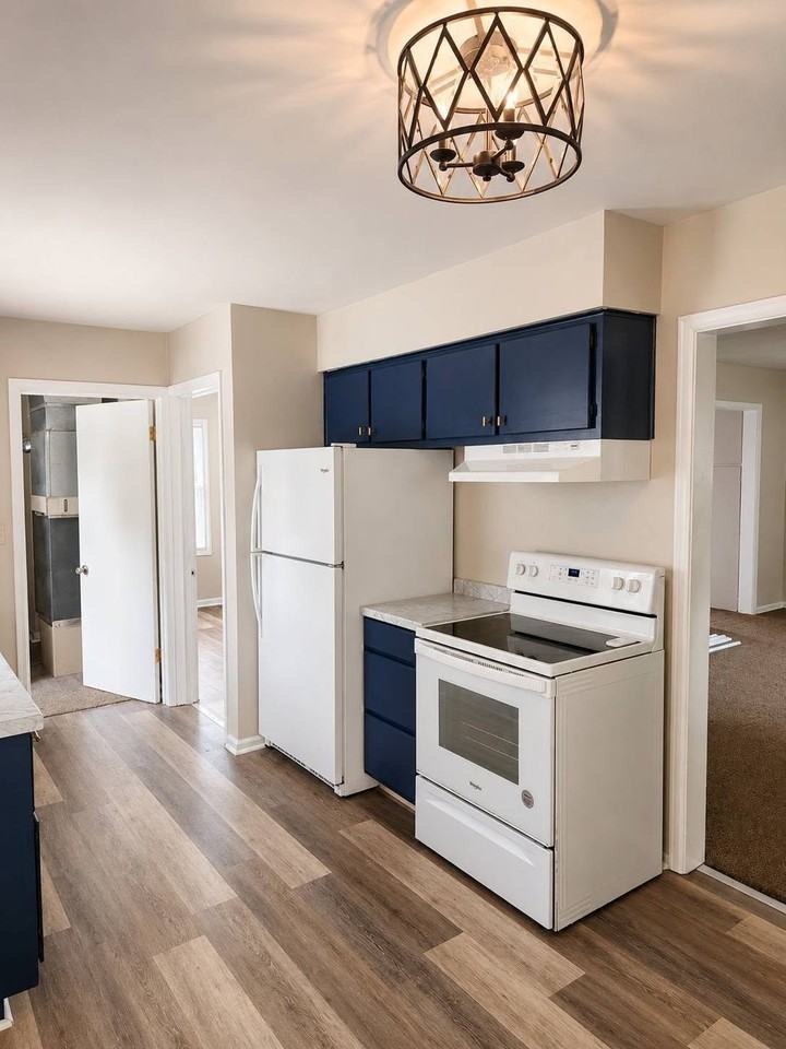 817 W 53rd St #817 - Photo 5 of 20