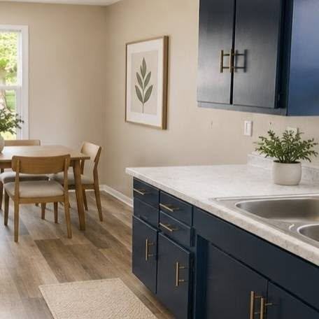 817 W 53rd St #817 - Photo 7 of 20