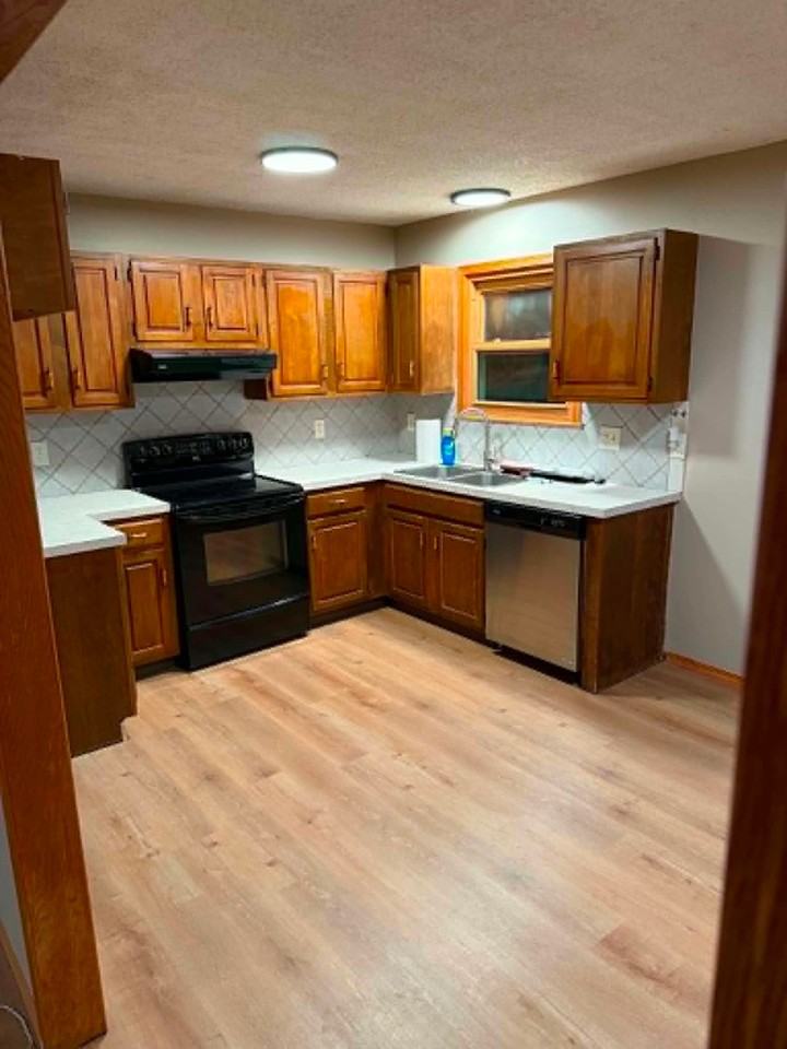 208 N Marlen Ct - Photo 2 of 12
