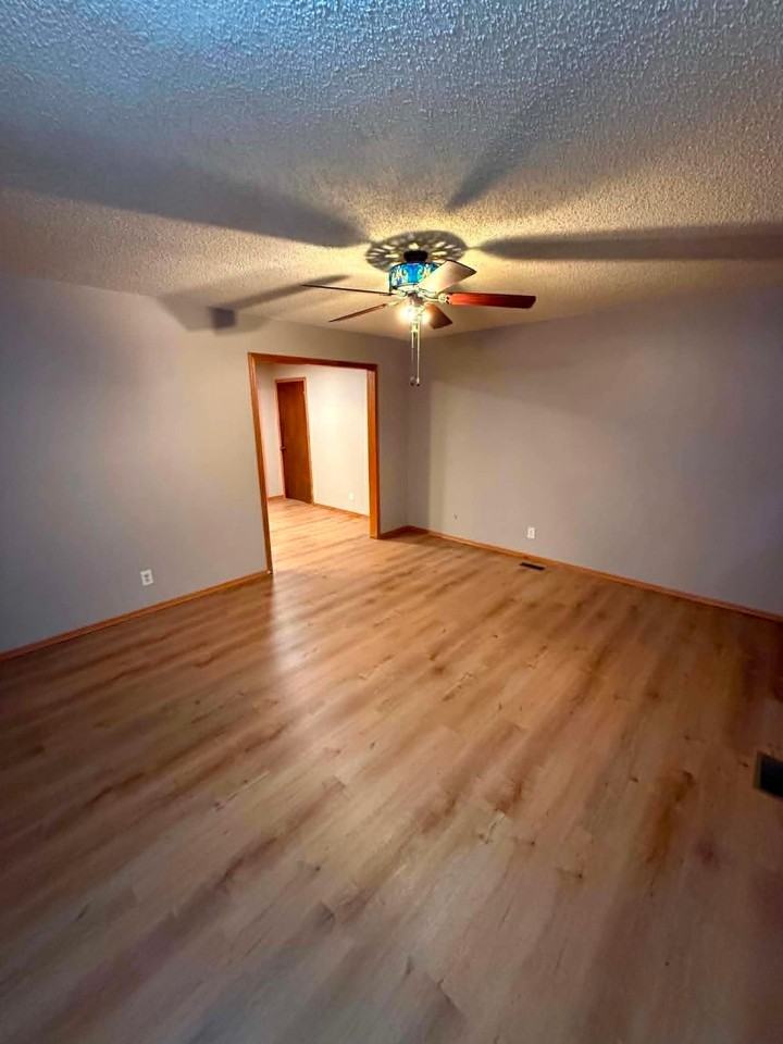208 N Marlen Ct - Photo 3 of 12
