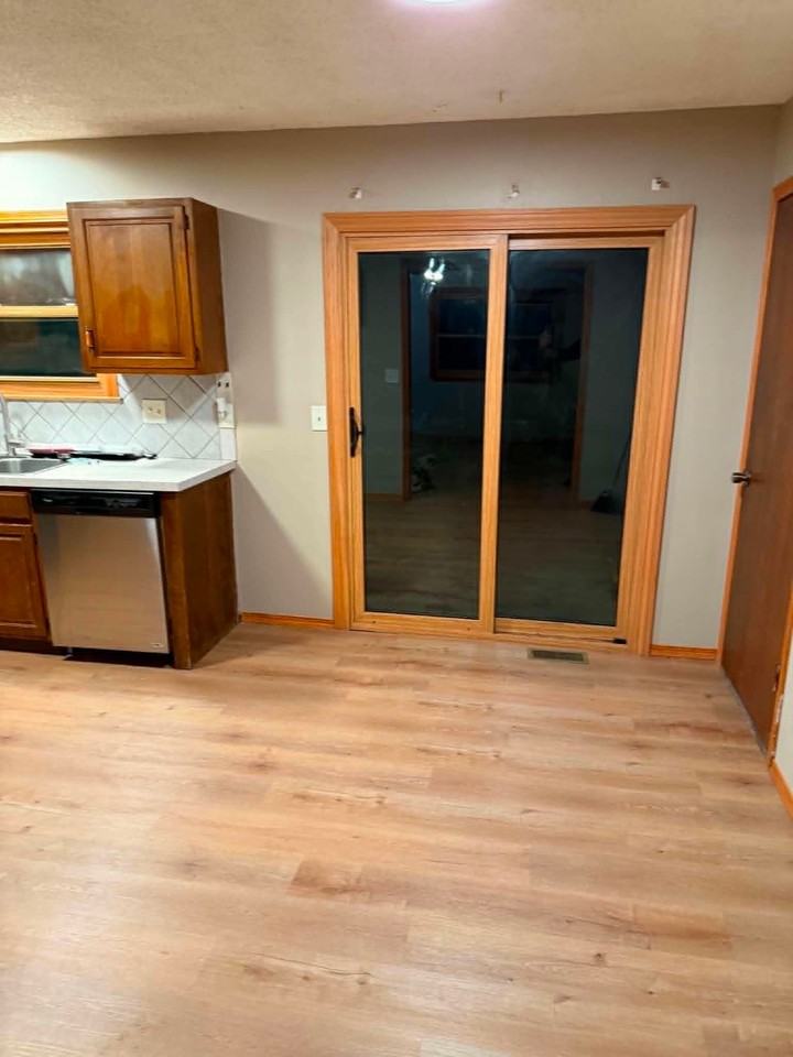 208 N Marlen Ct - Photo 4 of 12