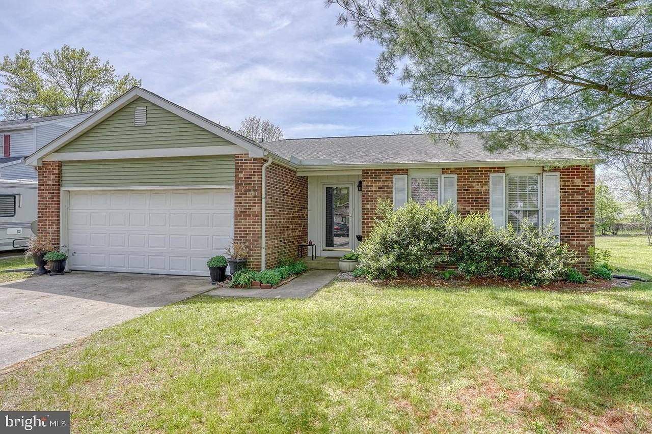 12 Squire Cir - Photo 2 of 21