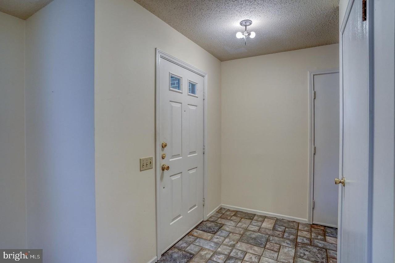 12 Squire Cir - Photo 3 of 21