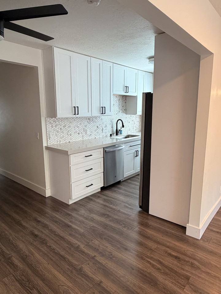 2750 S St #C - Photo 5 of 26