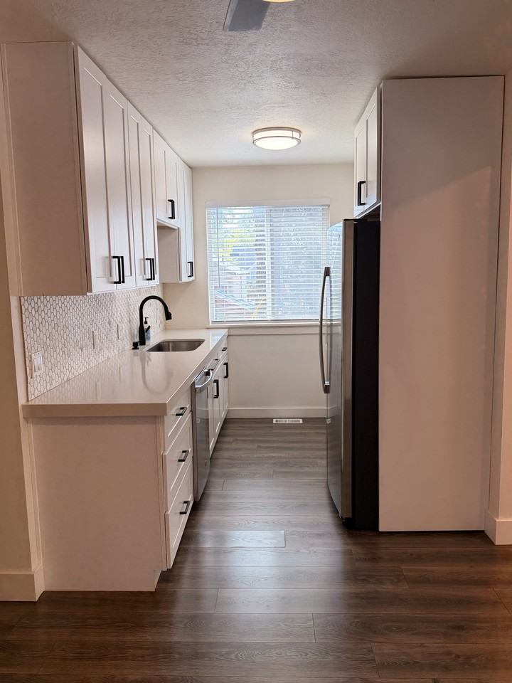 2750 S St #C - Photo 6 of 26