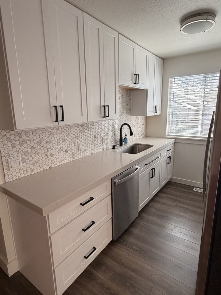 2750 S St #C - Photo 7 of 26