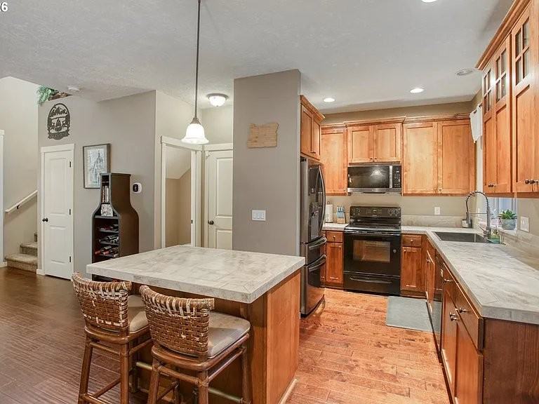 179 Crestwood St - Photo 4 of 16