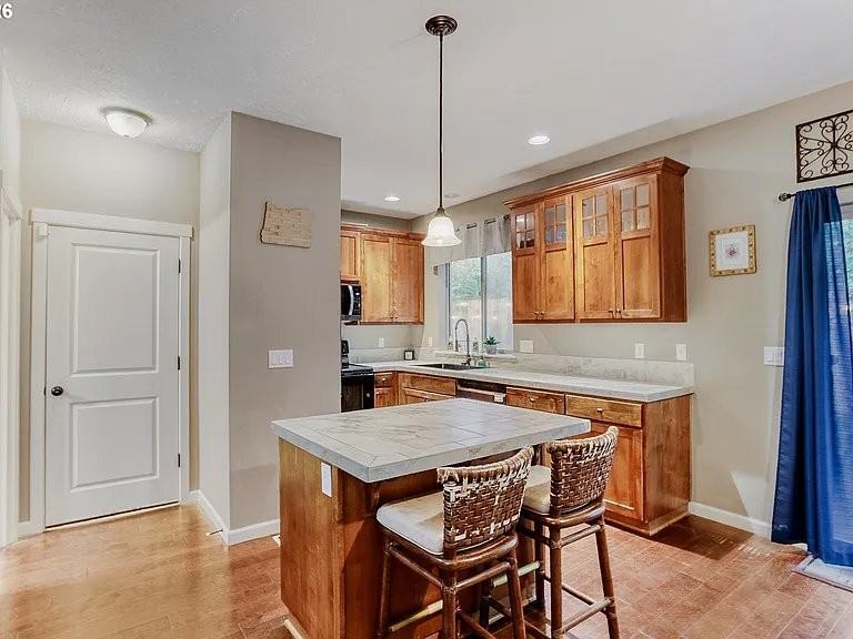 179 Crestwood St - Photo 5 of 16