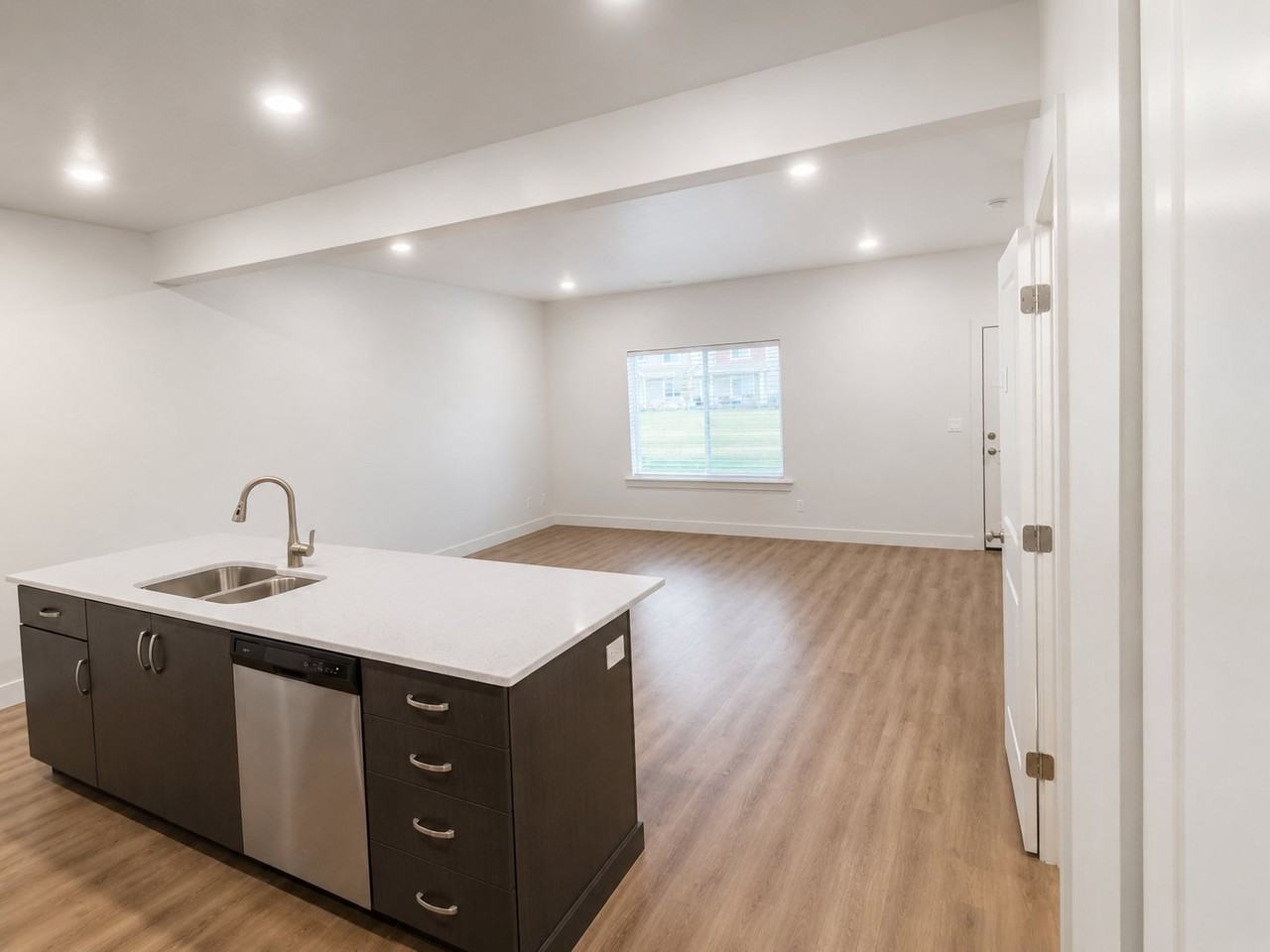 1561 Es - Photo 4 of 16