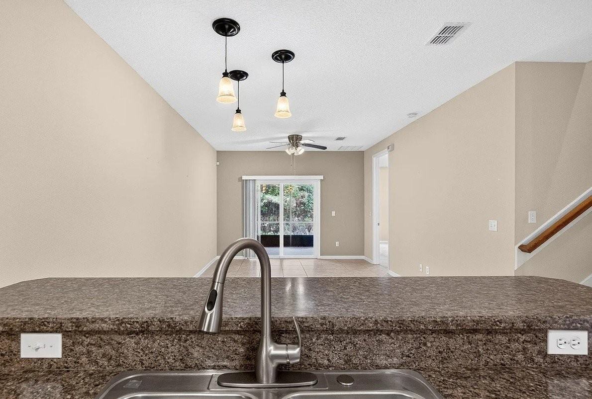 72 Amistad Dr - Photo 3 of 33
