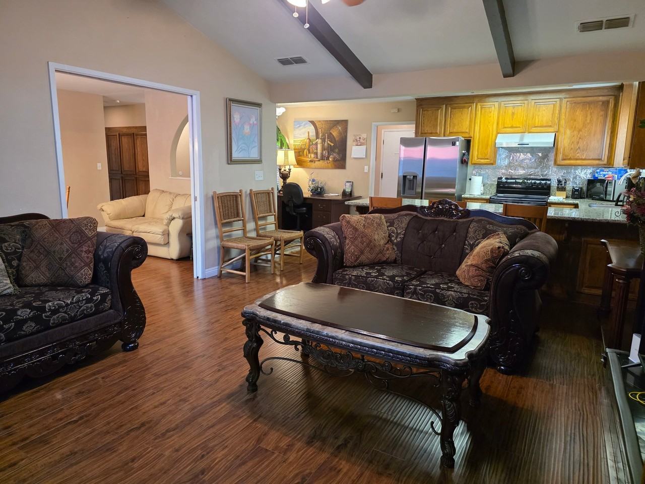 4401 Plantation Dr - Photo 2 of 11