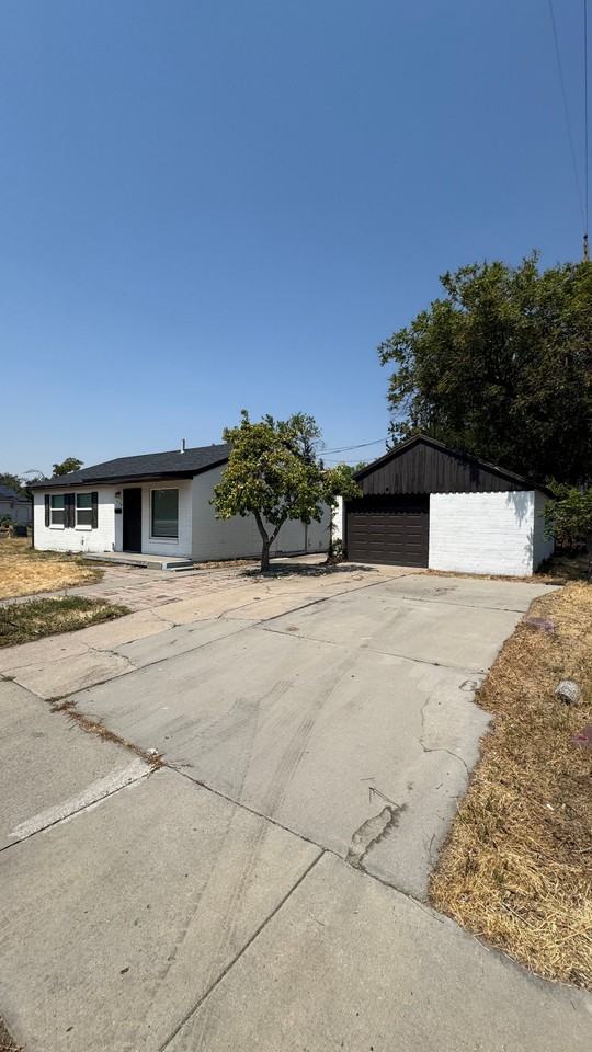 1170 W Illinois Ave - Photo 2 of 8