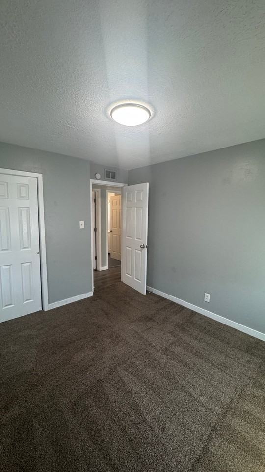 1170 W Illinois Ave - Photo 6 of 8