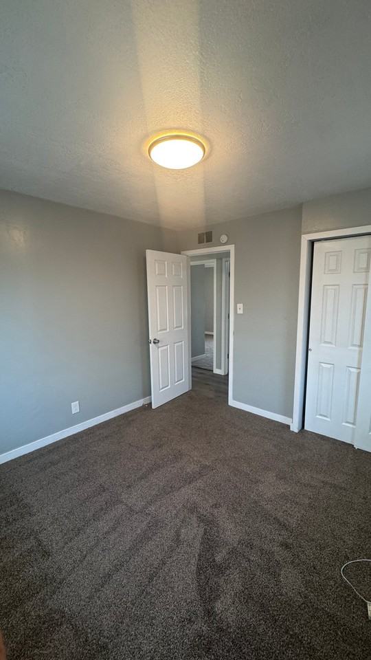 1170 W Illinois Ave - Photo 7 of 8