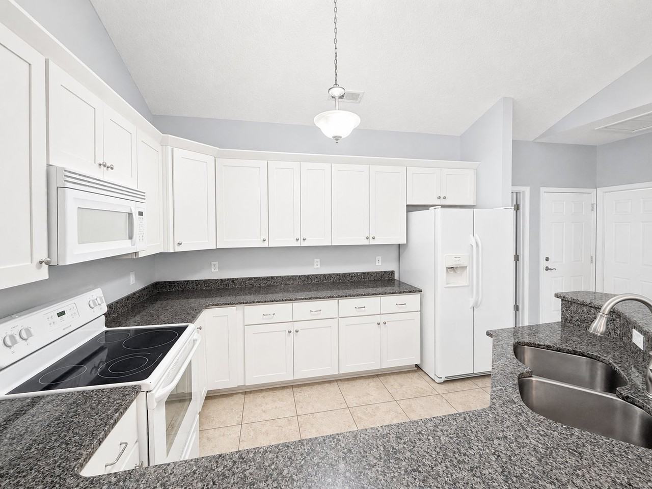 264 Archdale St - Photo 5 of 19