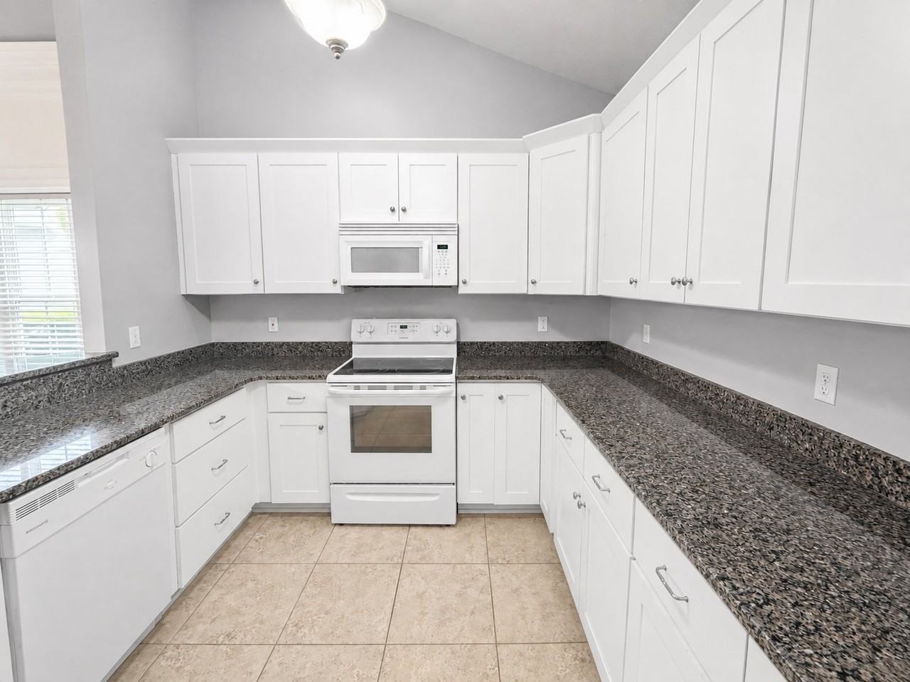 264 Archdale St - Photo 6 of 19