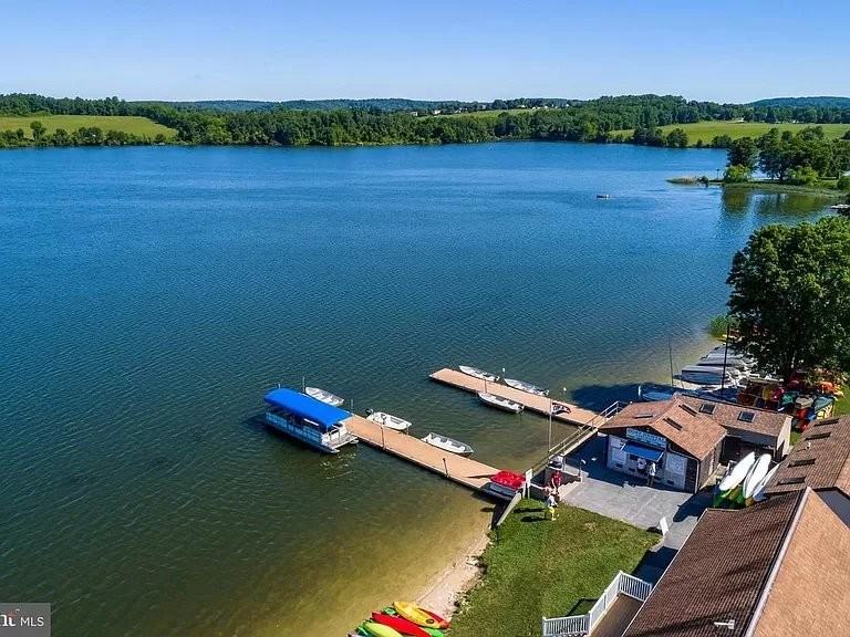 102 Whistling Swan Ln - Photo 7 of 10