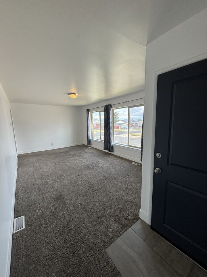 309 E Ave - Photo 3 of 18