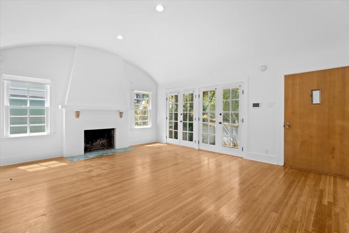 229 15th St - Photo 3 of 20