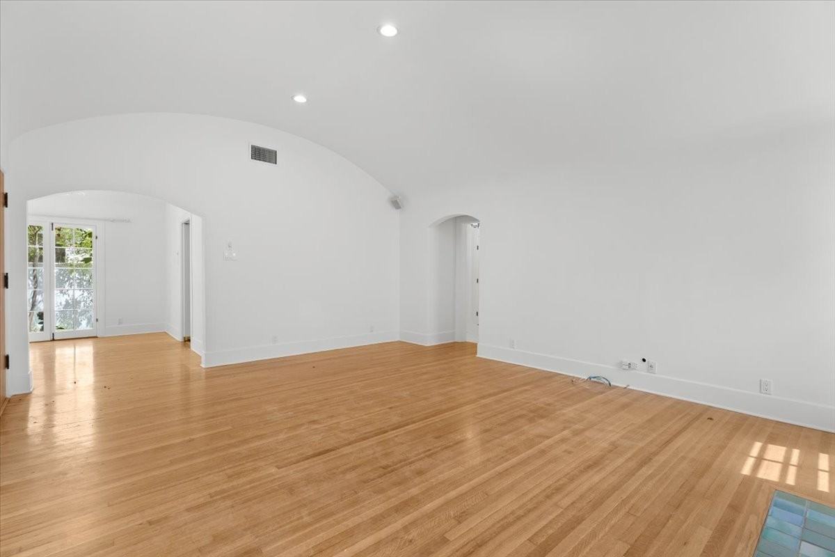 229 15th St - Photo 4 of 20