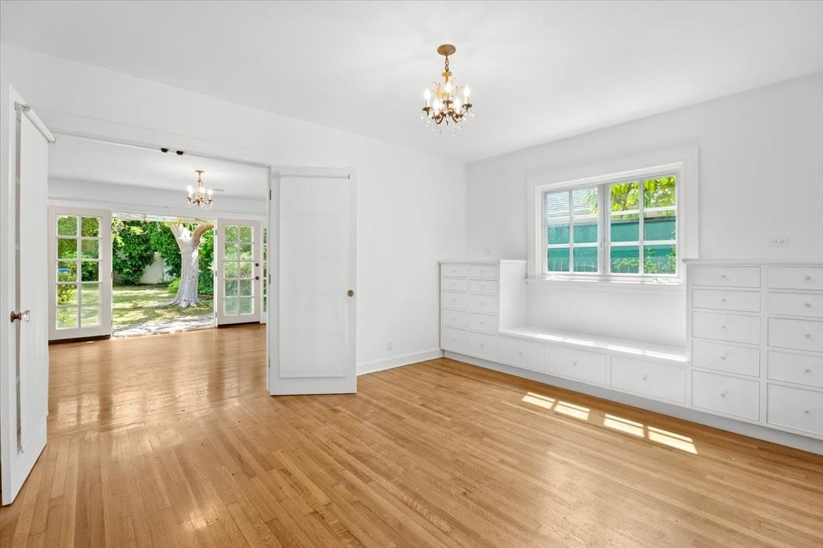 229 15th St - Photo 5 of 20
