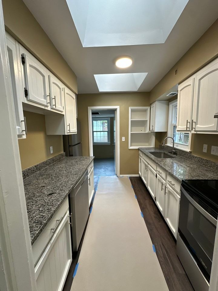 2845 Dunaway Ave - Photo 6 of 18