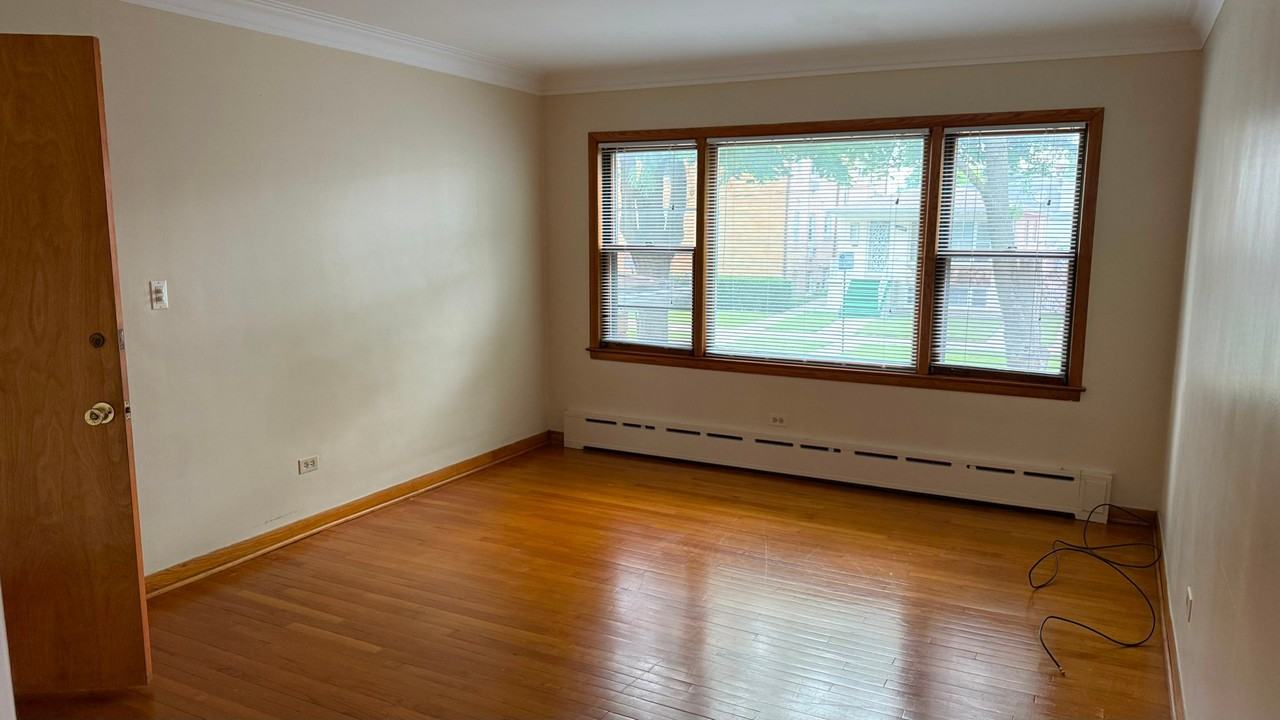 2555 N Nordica Ave #1 - Photo 7 of 15