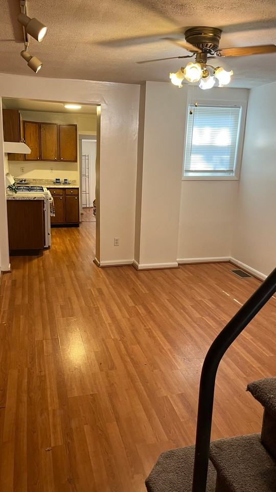 14 Lower Oak St - Photo 5 of 12