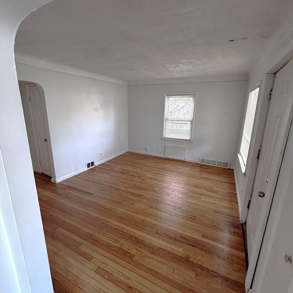 10794 Marne St - Photo 2 of 8