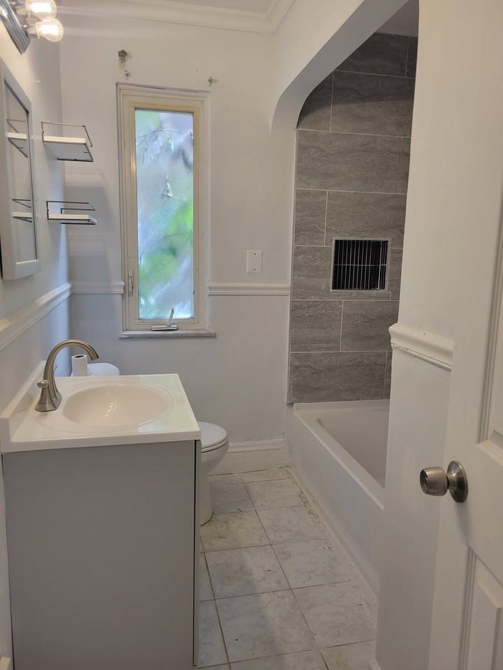 10794 Marne St - Photo 4 of 8