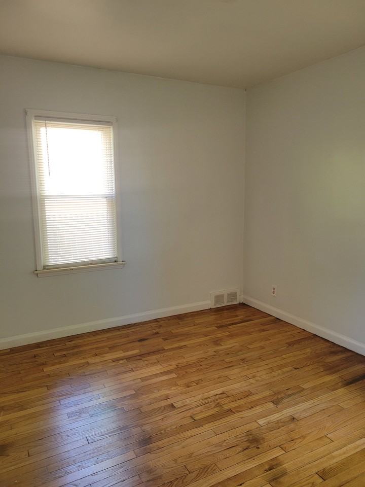 10794 Marne St - Photo 5 of 8