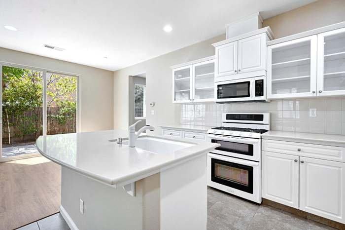 3270 Alps Ln - Photo 6 of 19