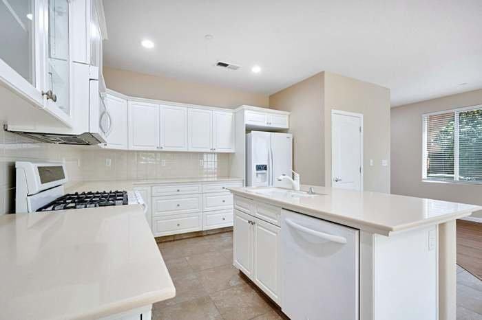 3270 Alps Ln - Photo 7 of 19