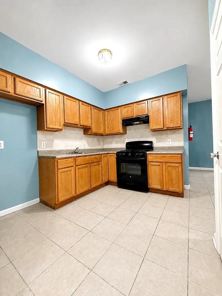 44 Astor St #3 - Photo 2 of 10