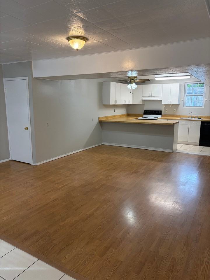 396 Tudor Ave - Photo 3 of 10