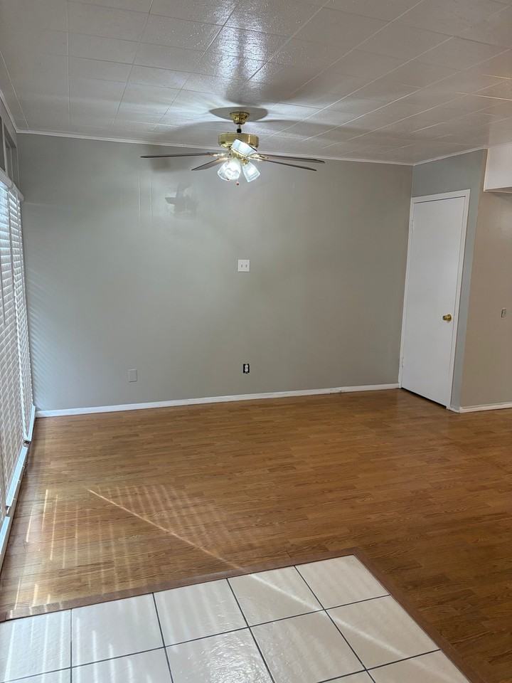 396 Tudor Ave - Photo 4 of 10