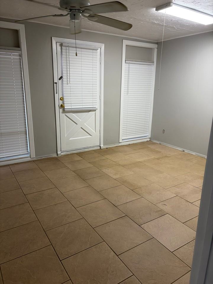 396 Tudor Ave - Photo 5 of 10