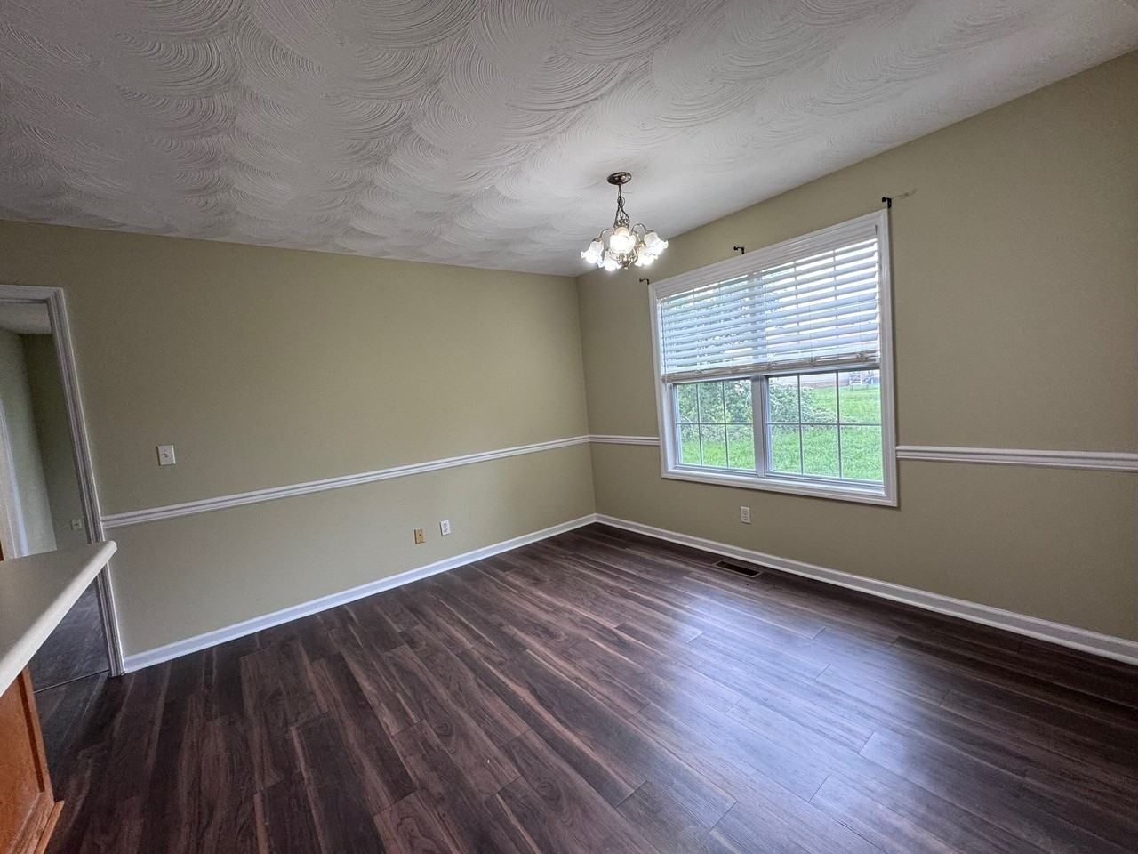 204 Boone Dr - Photo 4 of 19