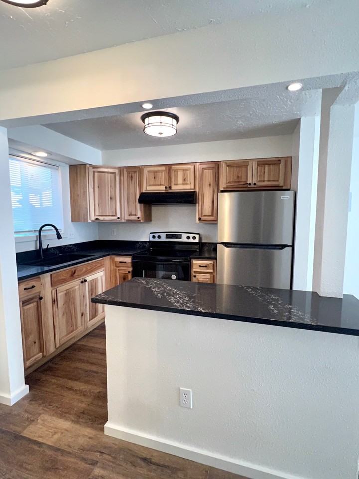 540 W Maple St #25 - Photo 2 of 7