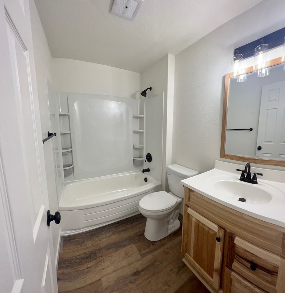 540 W Maple St #25 - Photo 5 of 7