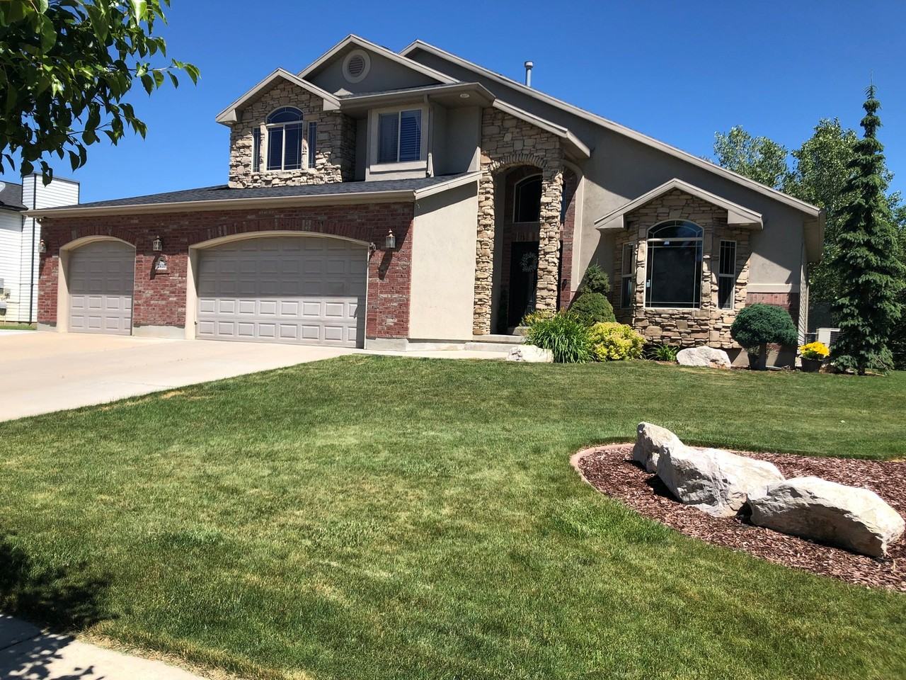 2410 E View Dr - Photo 2 of 20
