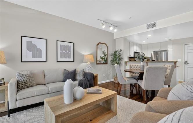 160 South Hudson Avenue, Unit 111 - Photo 5 of 19