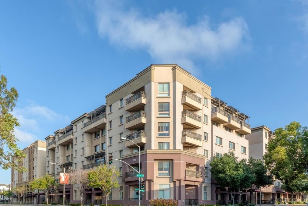 931 East Walnut Street, Unit 304 - Photo 4 of 10