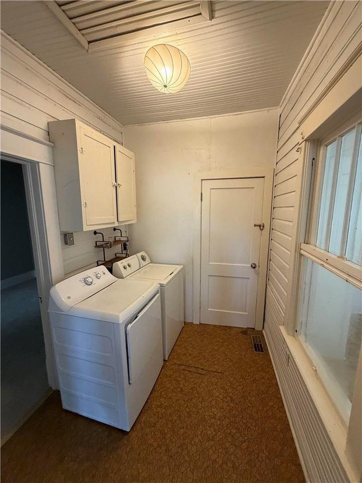21 N Locust Ave - Photo 3 of 7