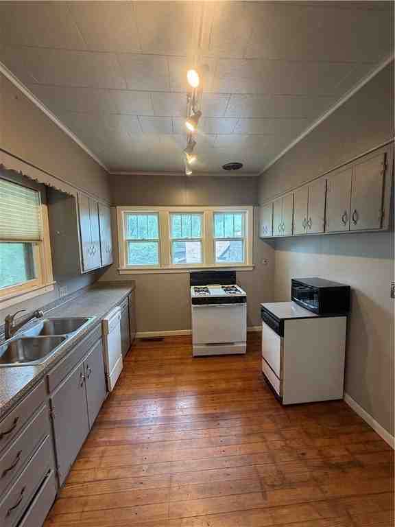 21 N Locust Ave - Photo 5 of 7