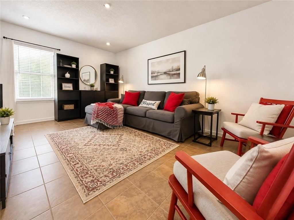 1370 N Oakland Ave #4 - Photo 2 of 8