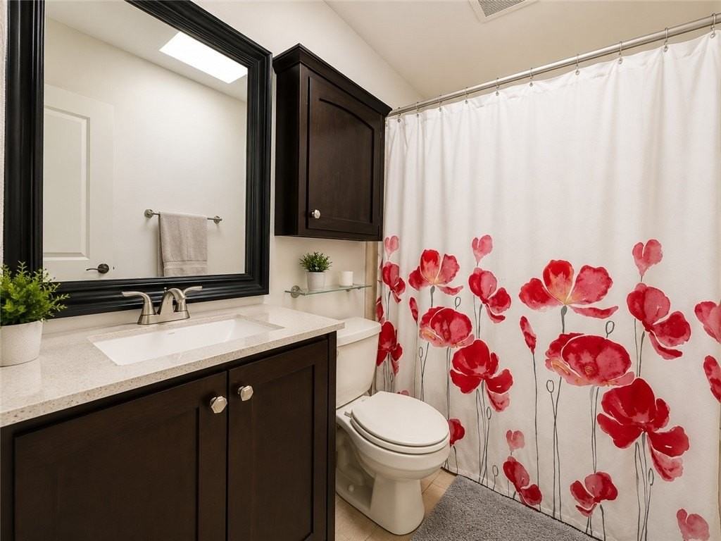 1370 N Oakland Ave #4 - Photo 6 of 8